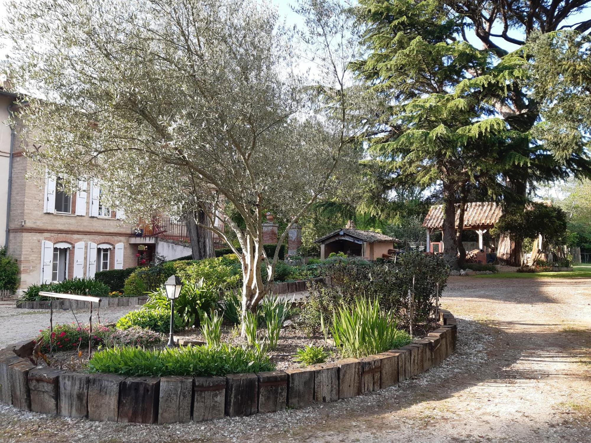 Hotel Le Logis Saint Victor à Coufouleux Extérieur photo
