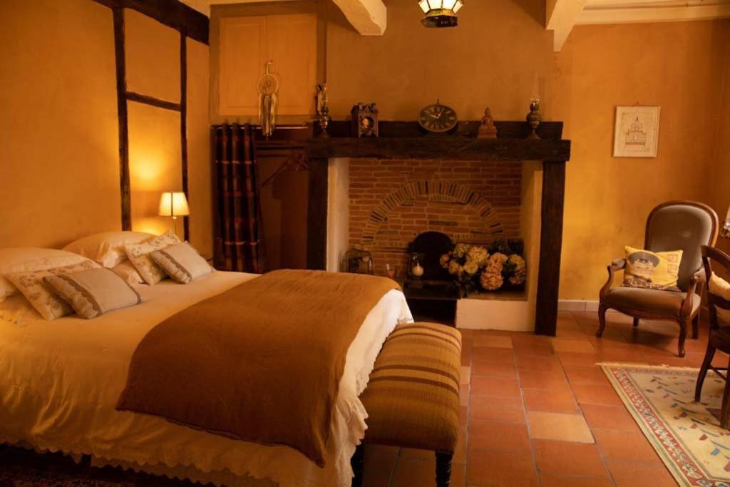 Hotel Le Logis Saint Victor à Coufouleux Extérieur photo