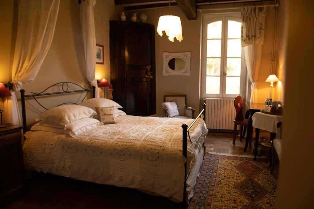Hotel Le Logis Saint Victor à Coufouleux Extérieur photo